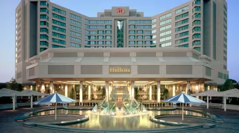 Hilton East Brunswick with fountain