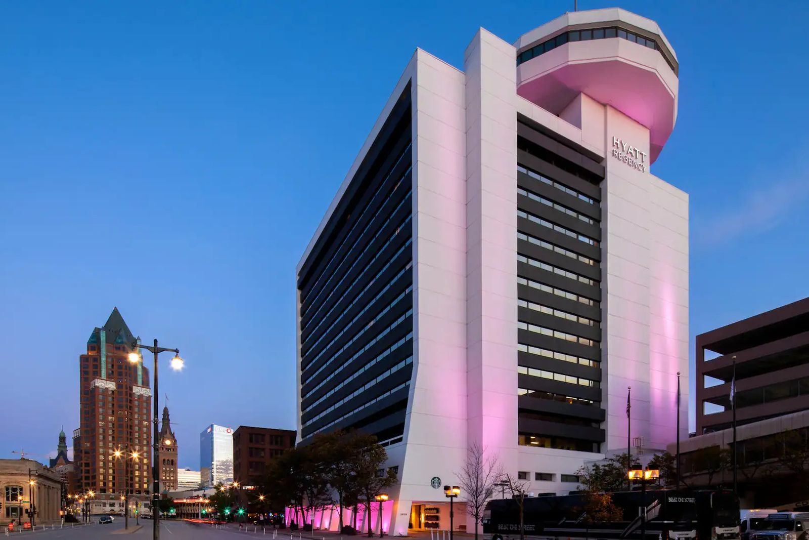 Hyatt Regency Milwaukee tower